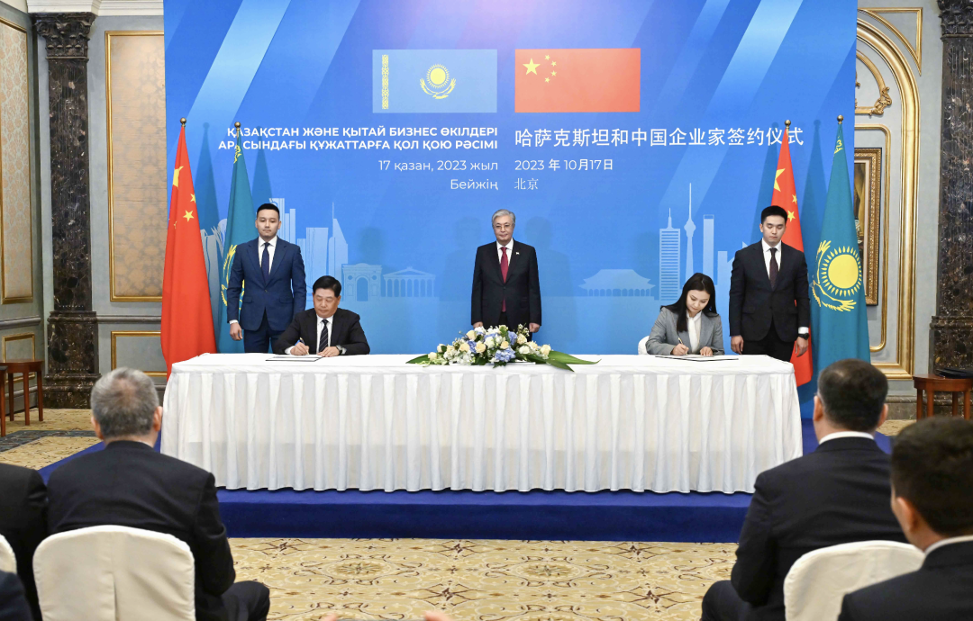 652f5a8e21c3b.png 640.png